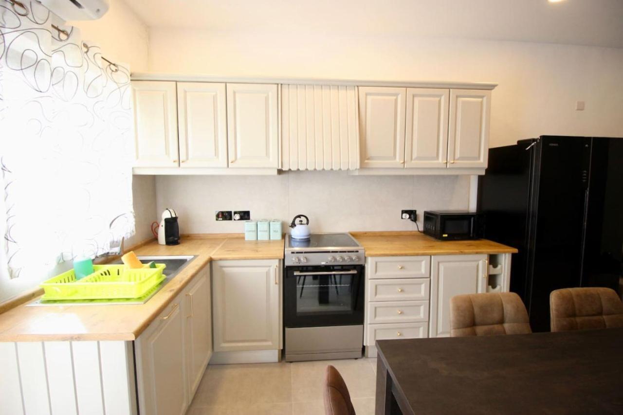 3 Bedroom Apartment *